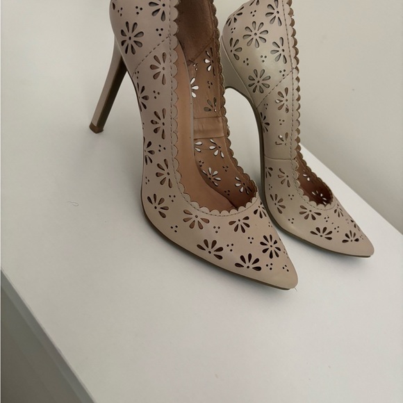 LC Lauren Conrad Women's Beige Floral Heels - Picture 2 of 4